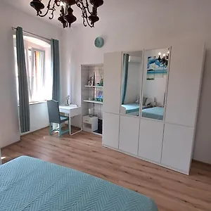  Appartement Red Blue With Private Parking And Gray Blue